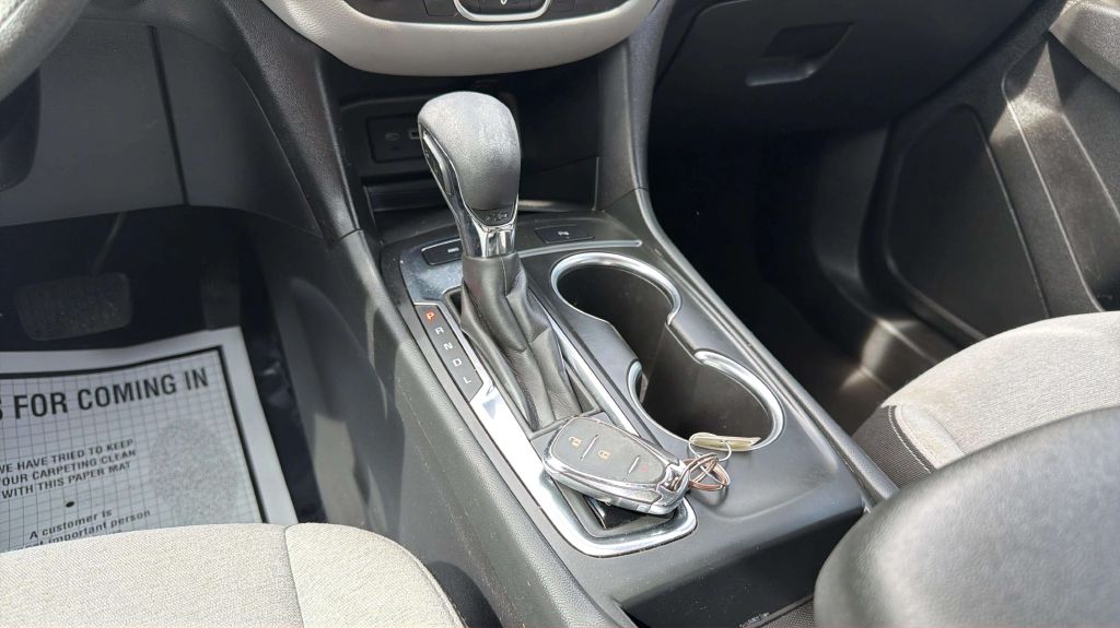 Photo 22 of this CHEVROLET EQUINOX