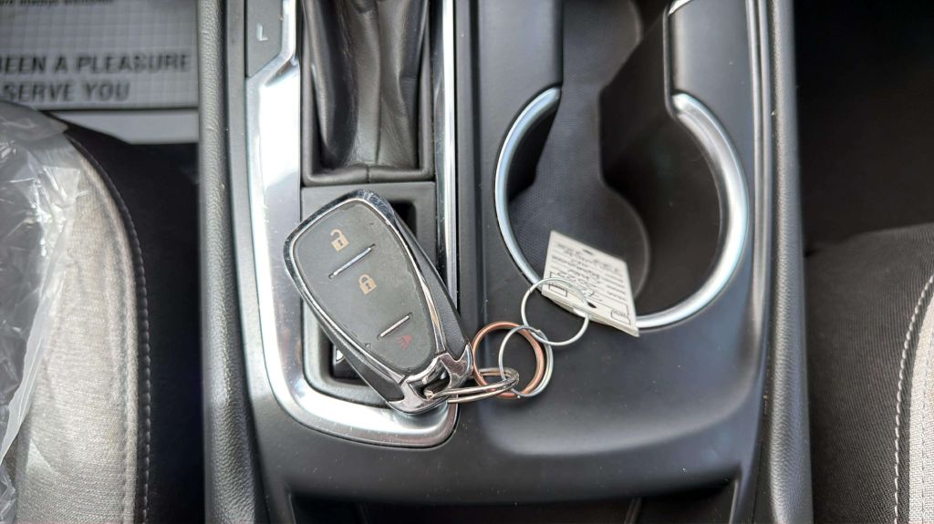 Photo 26 of this CHEVROLET EQUINOX