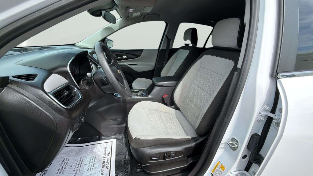 Photo 27 of this CHEVROLET EQUINOX