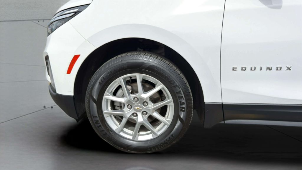 Photo 30 of this CHEVROLET EQUINOX