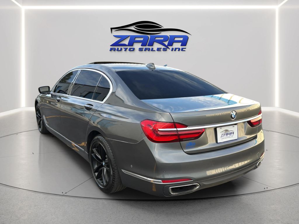 Photo 5 of this BMW 7 SERIES