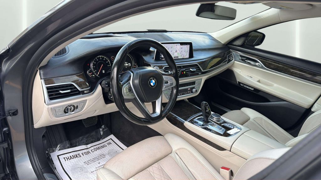 Photo 17 of this BMW 7 SERIES