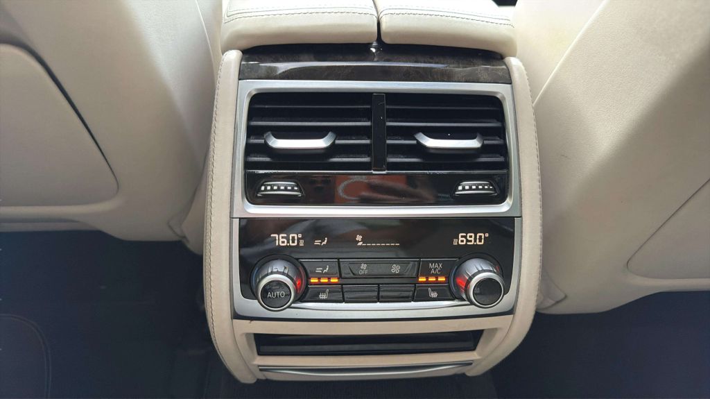 Photo 23 of this BMW 7 SERIES