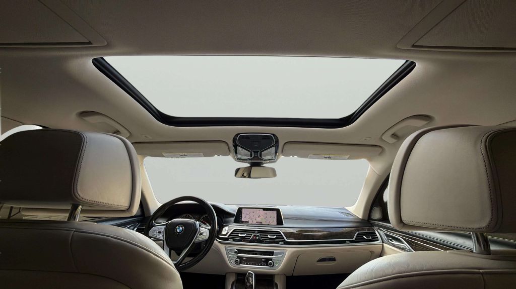 Photo 25 of this BMW 7 SERIES