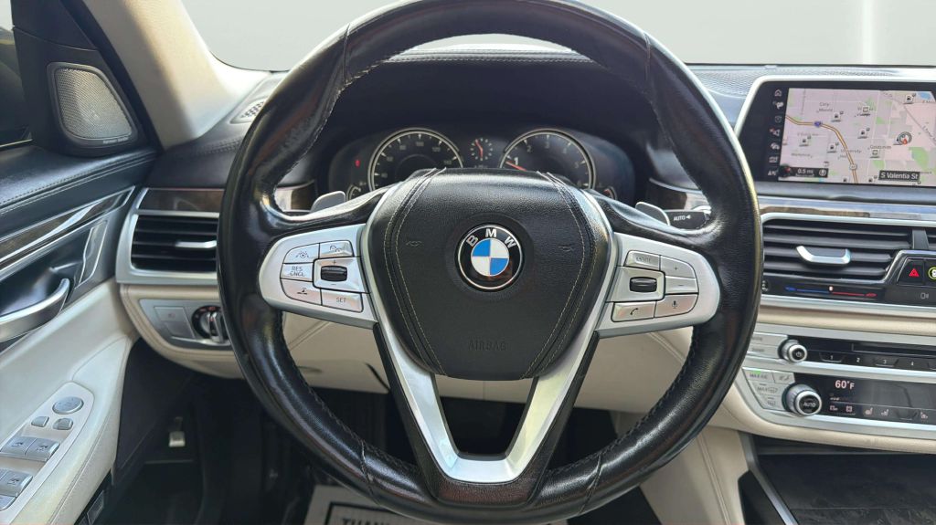 Photo 28 of this BMW 7 SERIES