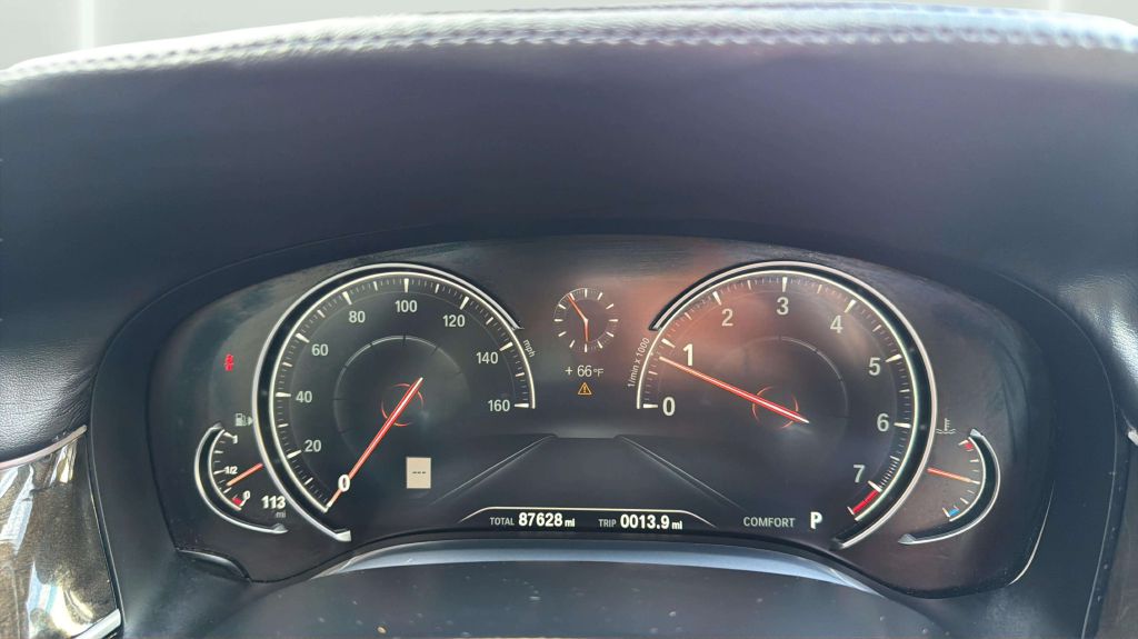 Photo 29 of this BMW 7 SERIES