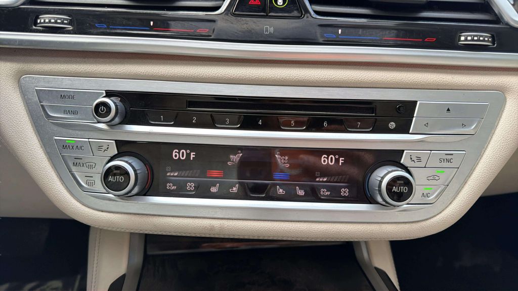 Photo 31 of this BMW 7 SERIES