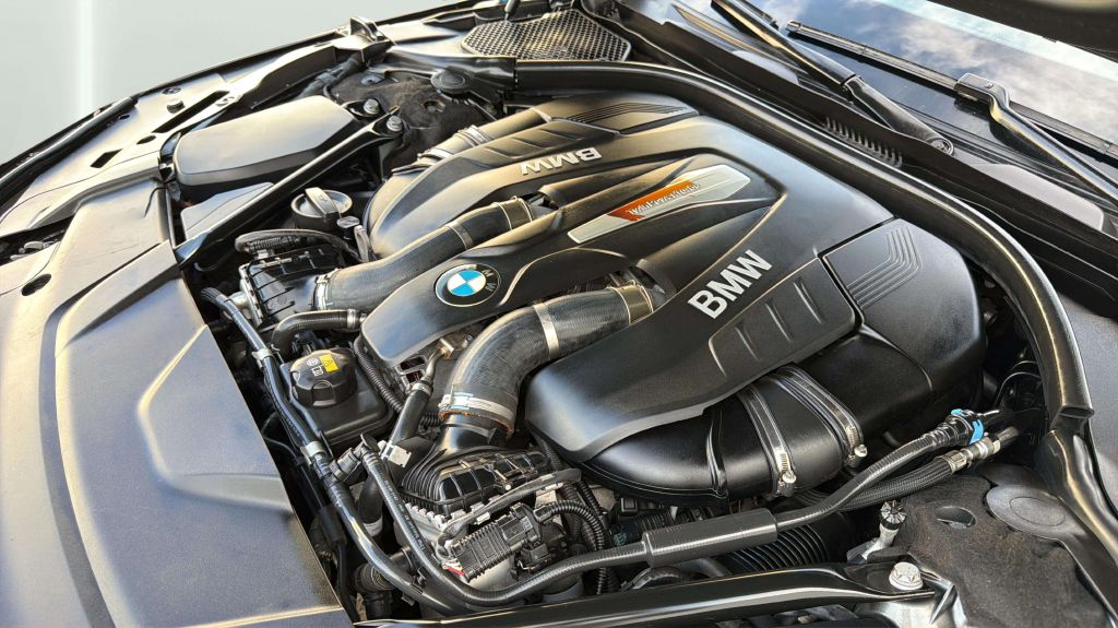 Photo 36 of this BMW 7 SERIES