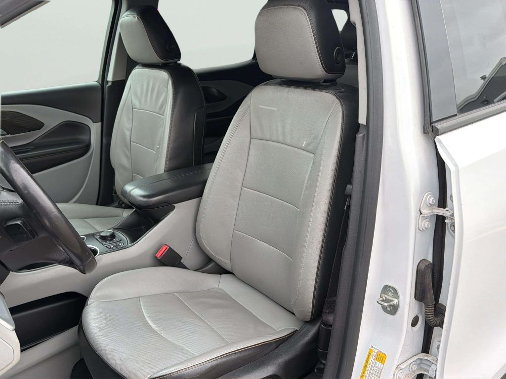 Photo 13 of this GMC TERRAIN