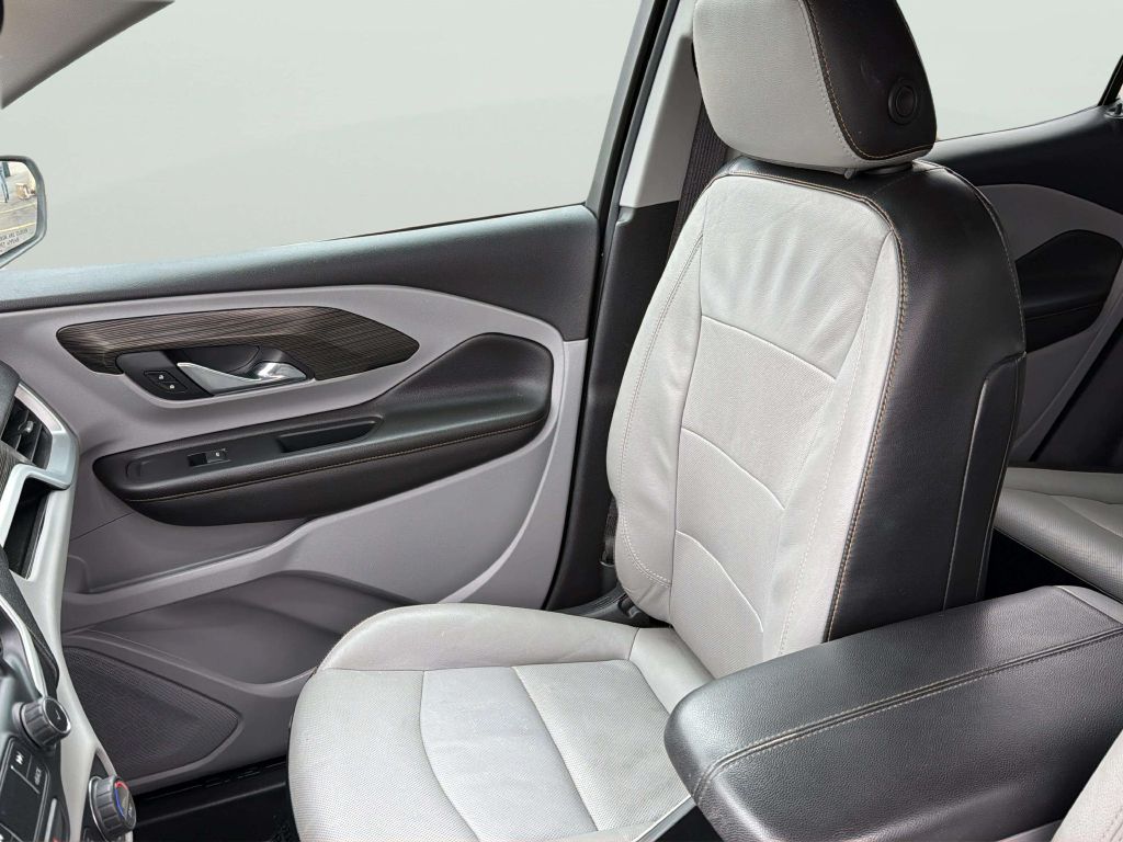 Photo 14 of this GMC TERRAIN
