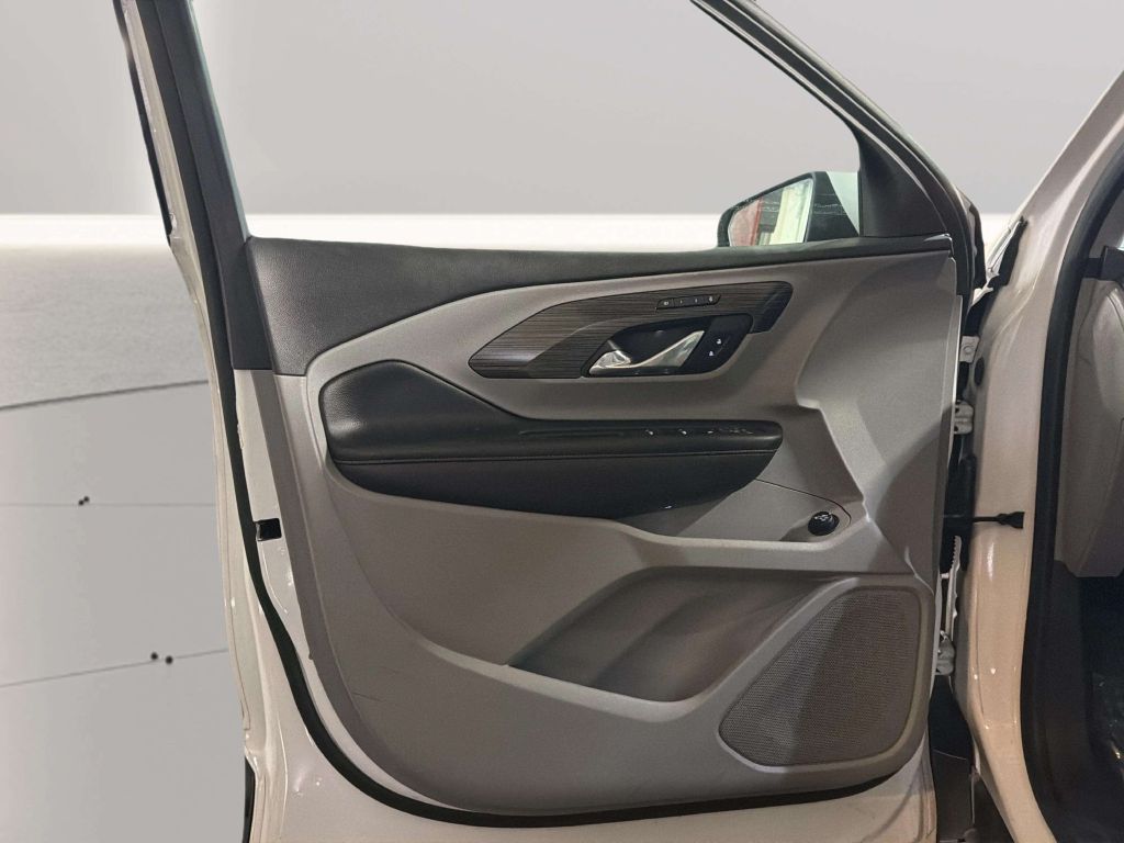 Photo 15 of this GMC TERRAIN