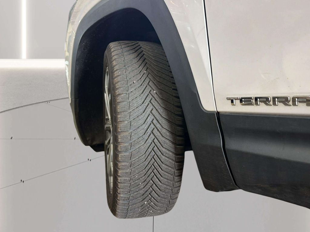 Photo 31 of this GMC TERRAIN