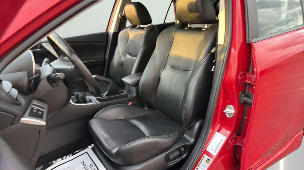 Photo 12 of this MAZDA MAZDA3