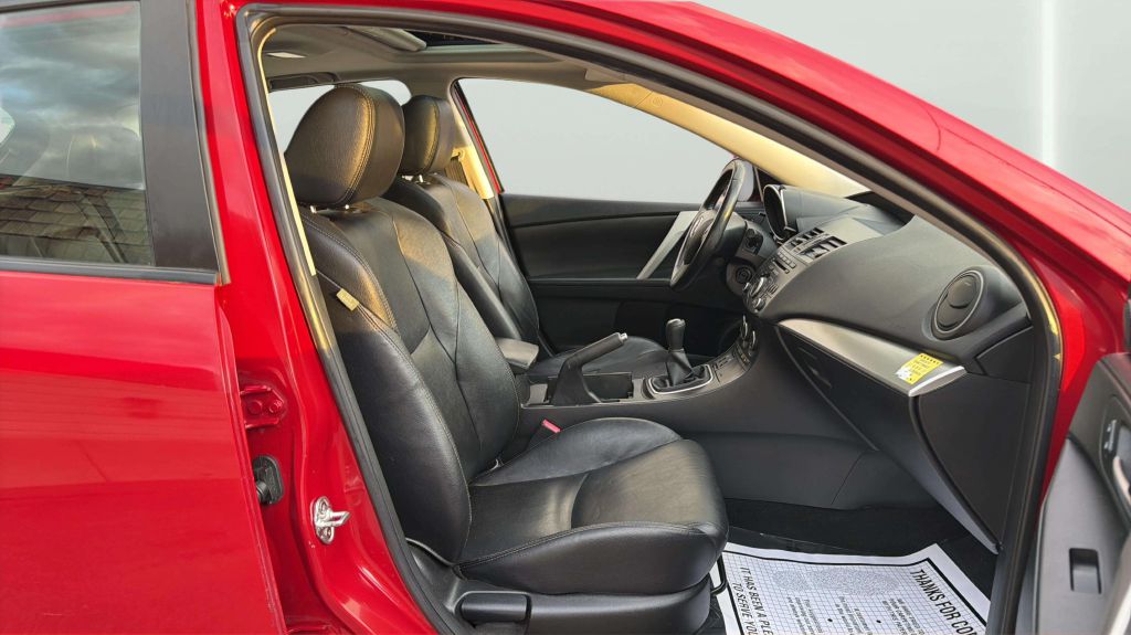 Photo 13 of this MAZDA MAZDA3
