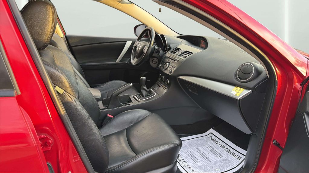 Photo 15 of this MAZDA MAZDA3