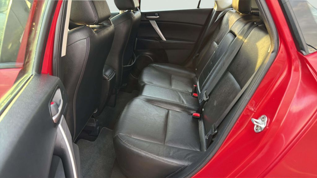 Photo 19 of this MAZDA MAZDA3