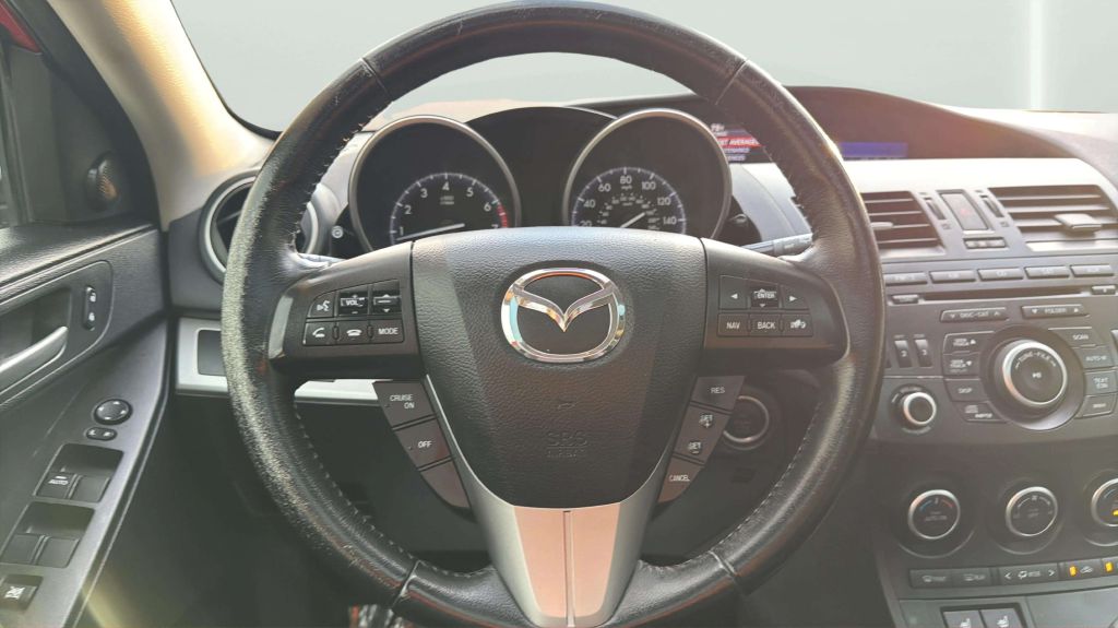 Photo 23 of this MAZDA MAZDA3