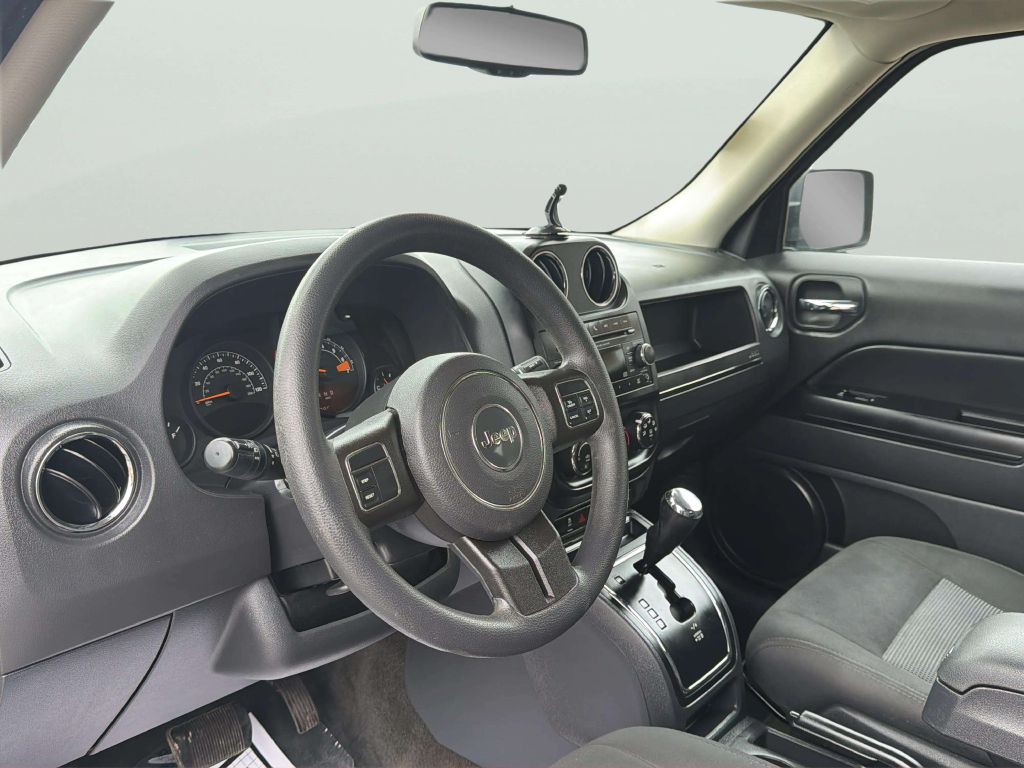Photo 10 of this JEEP PATRIOT
