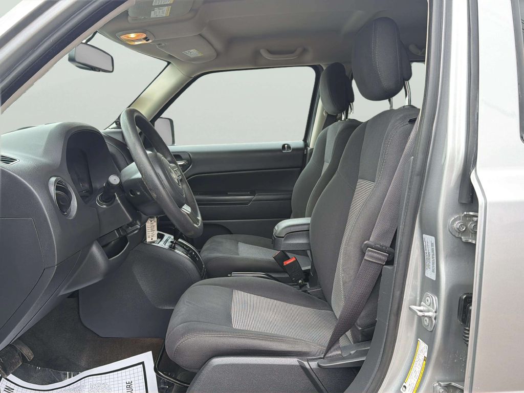 Photo 11 of this JEEP PATRIOT