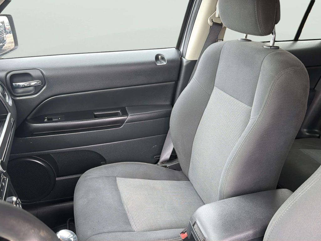 Photo 13 of this JEEP PATRIOT