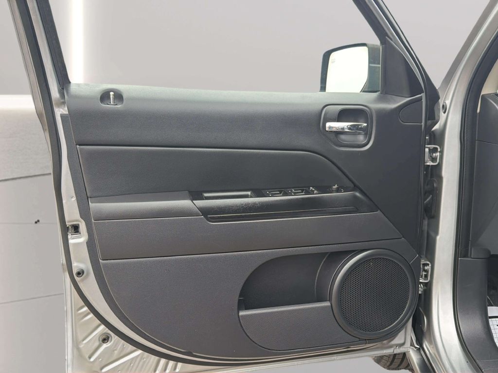 Photo 14 of this JEEP PATRIOT