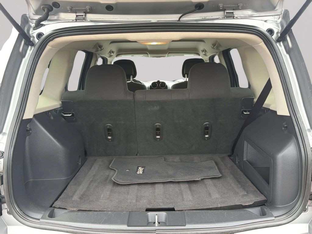 Photo 22 of this JEEP PATRIOT