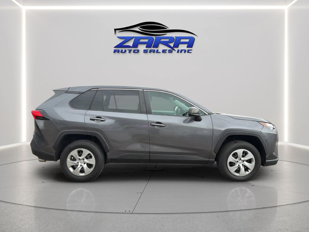 Photo 8 of this TOYOTA RAV4