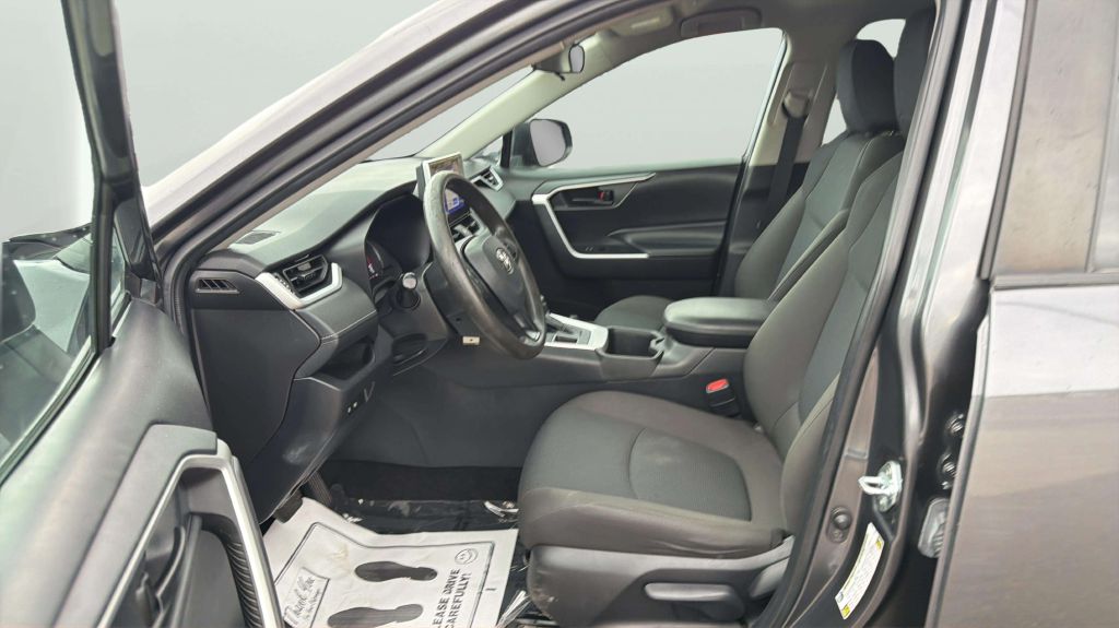 Photo 11 of this TOYOTA RAV4