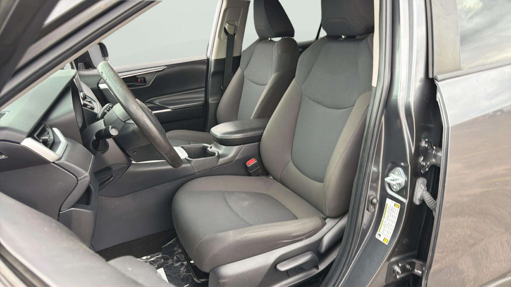 Photo 12 of this TOYOTA RAV4