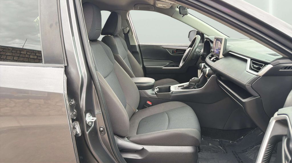 Photo 13 of this TOYOTA RAV4
