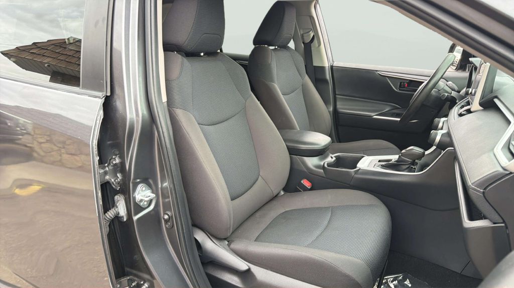 Photo 14 of this TOYOTA RAV4