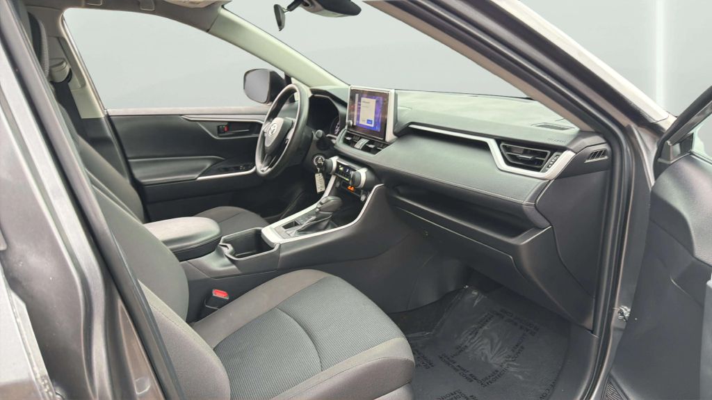 Photo 15 of this TOYOTA RAV4