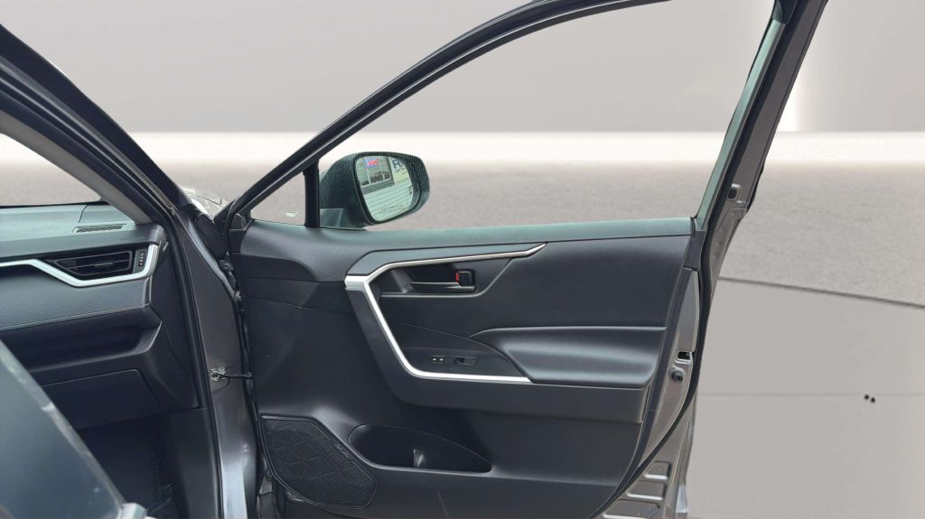 Photo 16 of this TOYOTA RAV4
