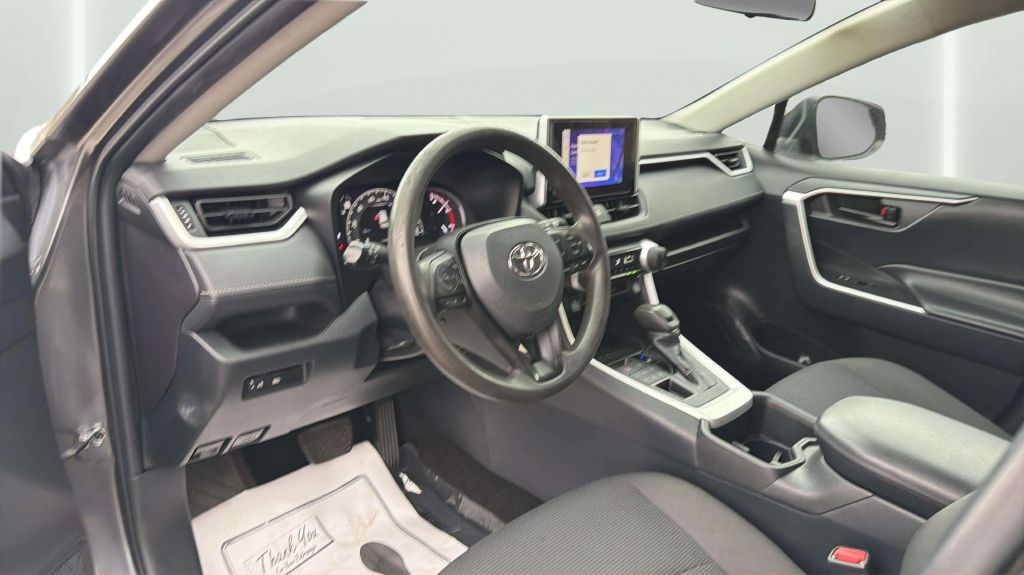 Photo 17 of this TOYOTA RAV4