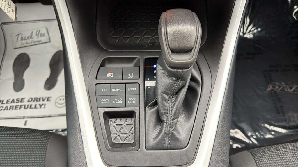 Photo 25 of this TOYOTA RAV4