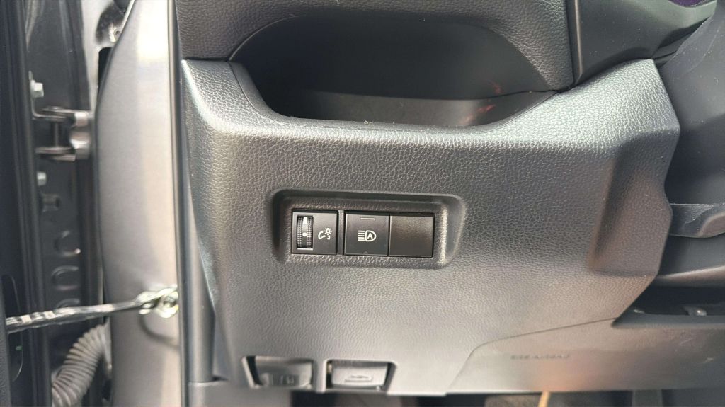 Photo 27 of this TOYOTA RAV4