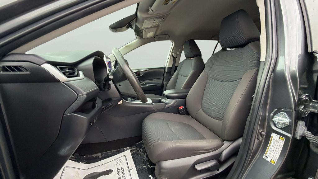 Photo 29 of this TOYOTA RAV4