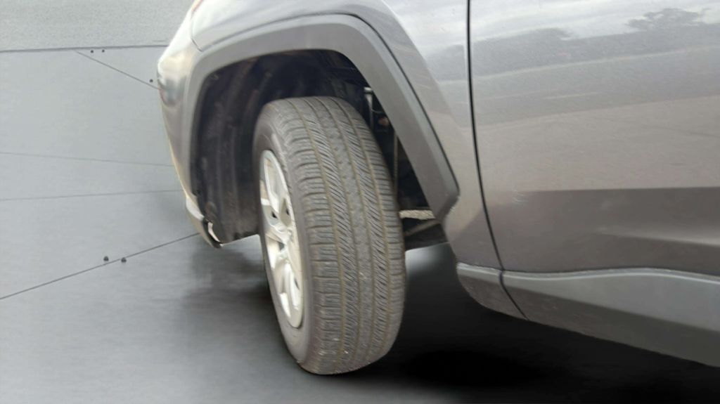 Photo 33 of this TOYOTA RAV4