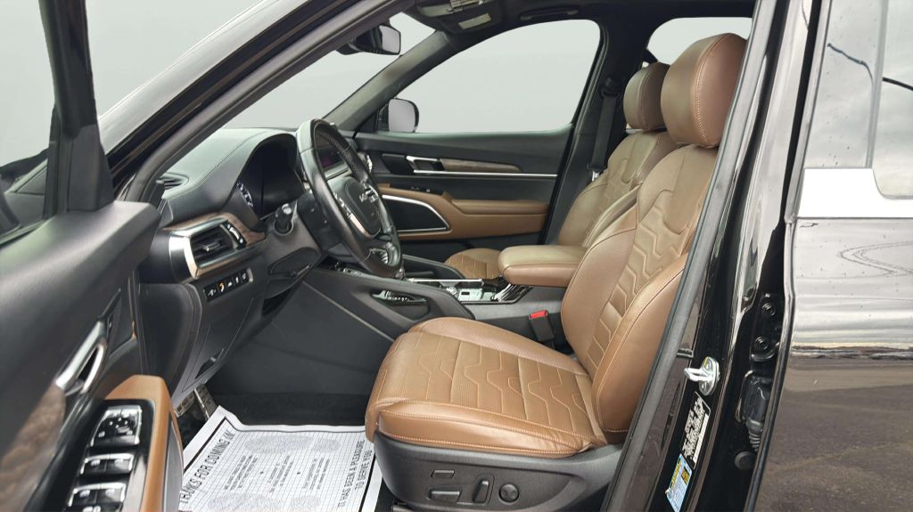 Photo 11 of this KIA TELLURIDE