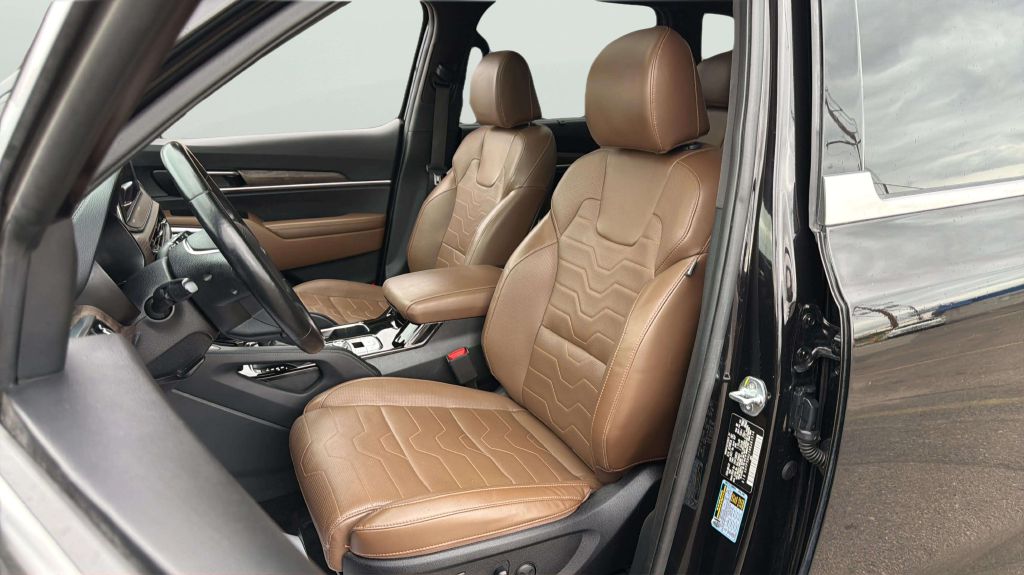 Photo 12 of this KIA TELLURIDE