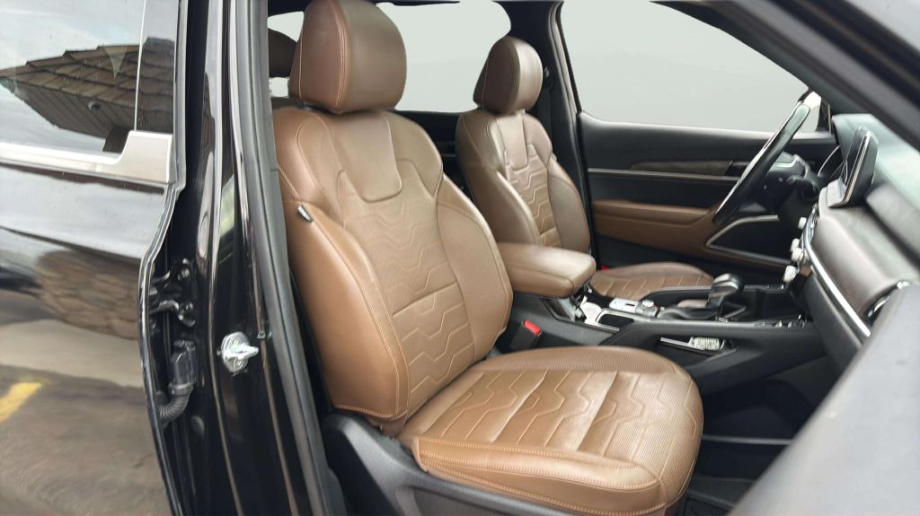 Photo 14 of this KIA TELLURIDE