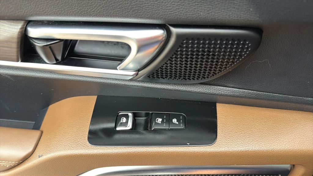 Photo 31 of this KIA TELLURIDE