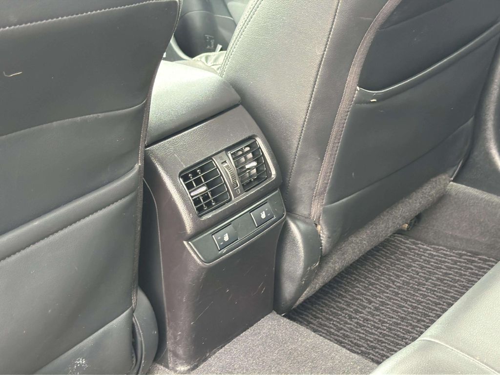 Photo 18 of this SUBARU OUTBACK