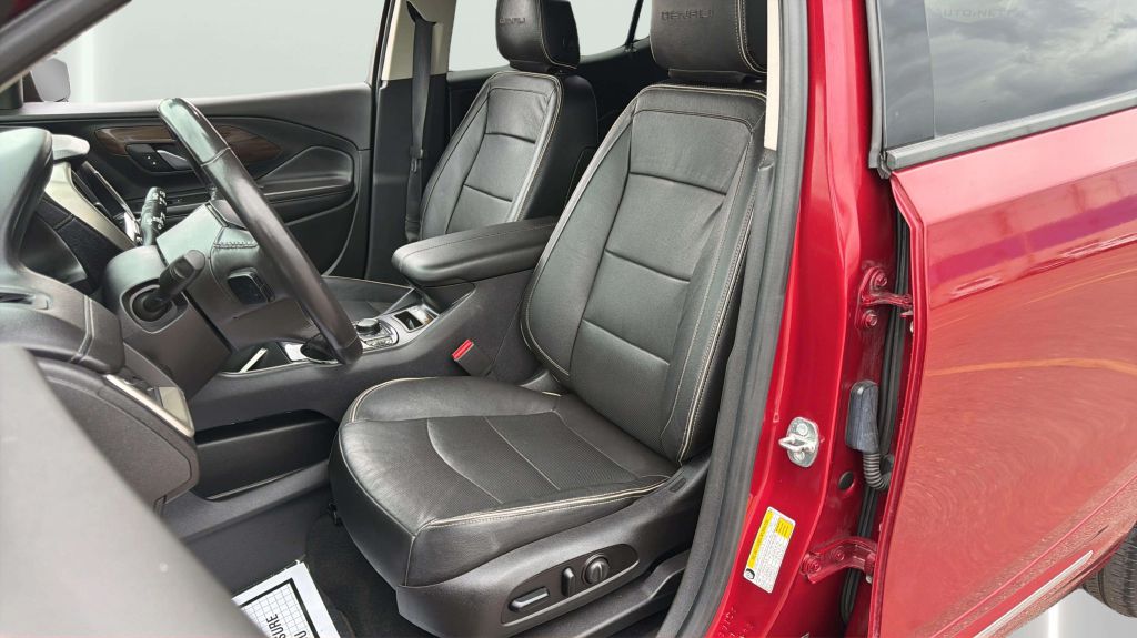 Photo 12 of this GMC TERRAIN