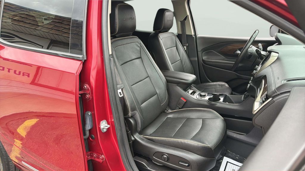 Photo 14 of this GMC TERRAIN