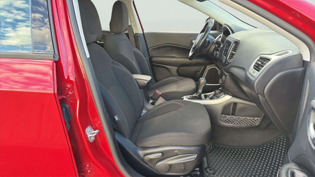 Photo 13 of this JEEP COMPASS