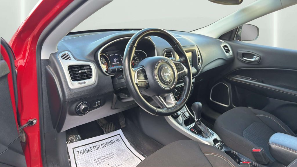 Photo 17 of this JEEP COMPASS
