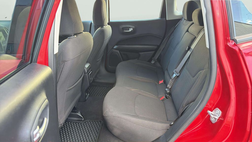 Photo 19 of this JEEP COMPASS