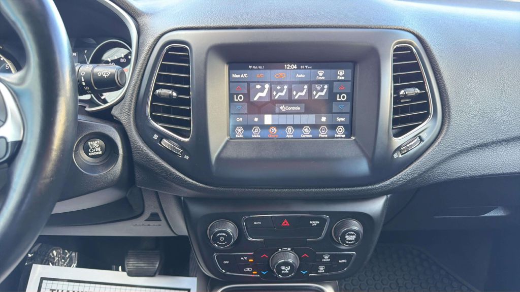 Photo 21 of this JEEP COMPASS