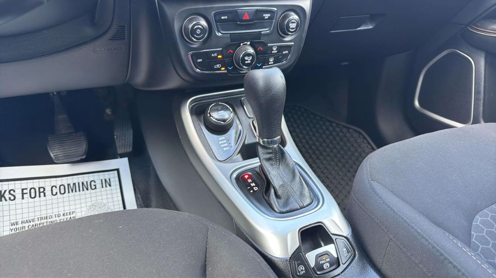Photo 22 of this JEEP COMPASS